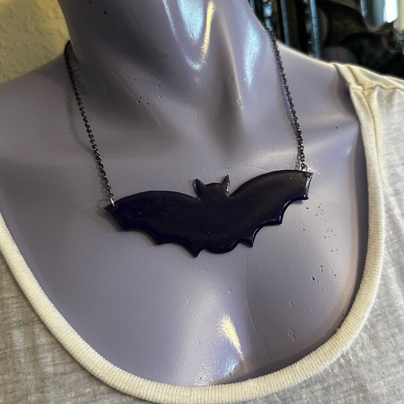 Spooky bat necklace - Picture 1 of 4